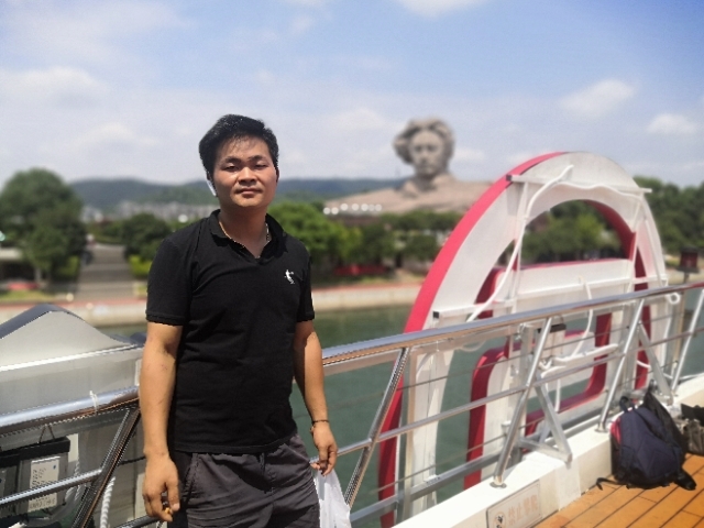 龙的传人的第一张照片--驻马店相亲服务中心