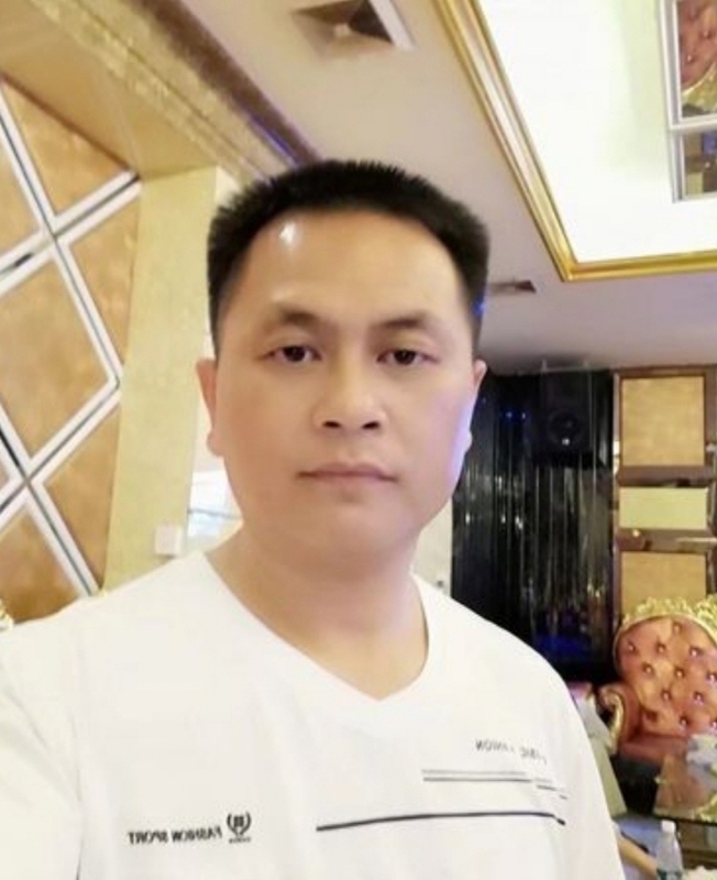 小梁的第一张照片--驻马店相亲服务中心