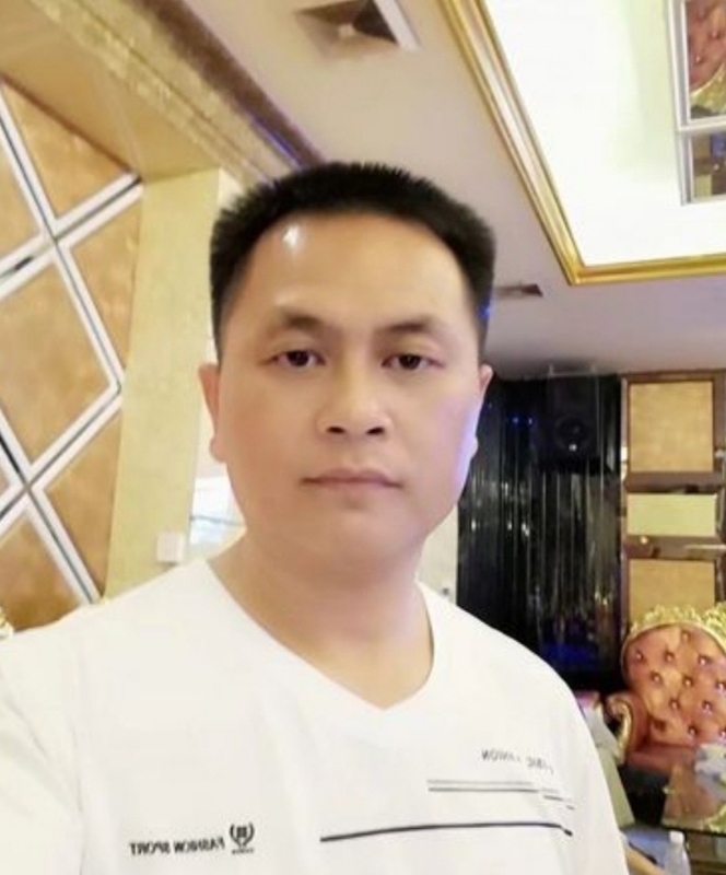 小梁的第二张照片--驻马店相亲服务中心