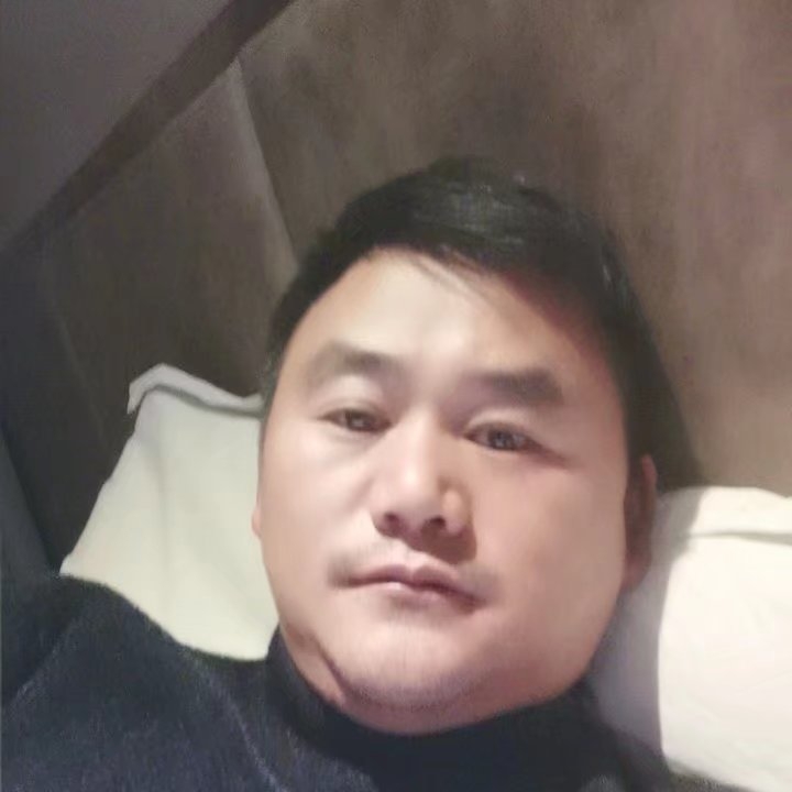 奔跑的第四张照片--驻马店相亲服务中心