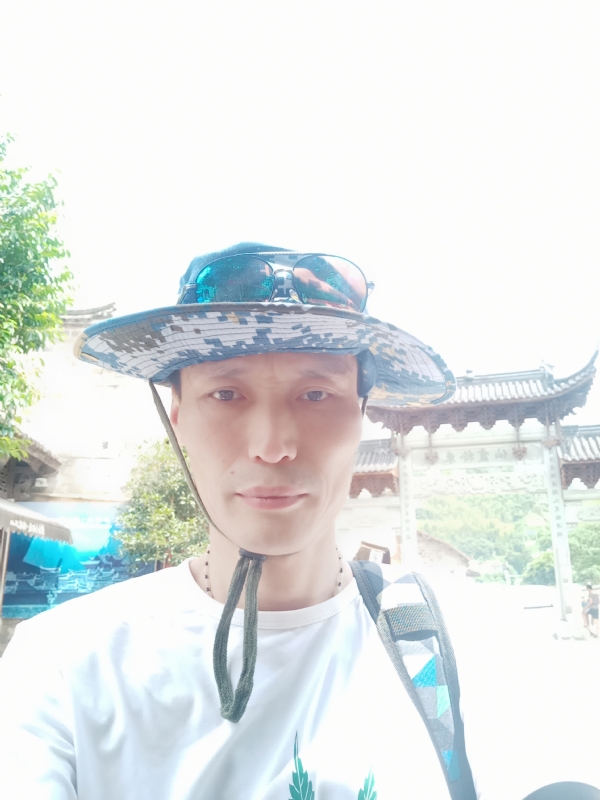 童群海的第一张照片--驻马店相亲服务中心