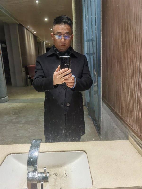 孤独尘埃的第一张照片--驻马店相亲服务中心