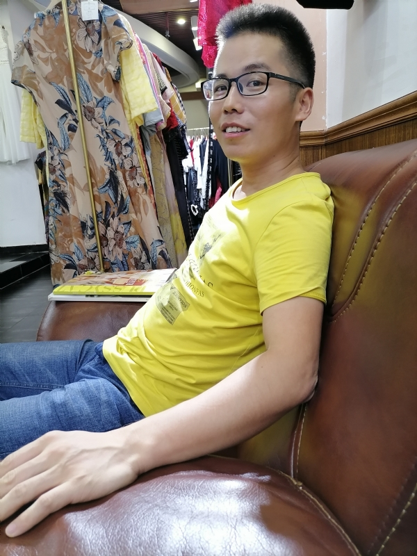 汪顺鹏的第一张照片--驻马店相亲服务中心