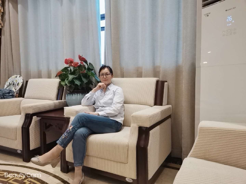 秋水伊人的第一张照片--驻马店相亲服务中心