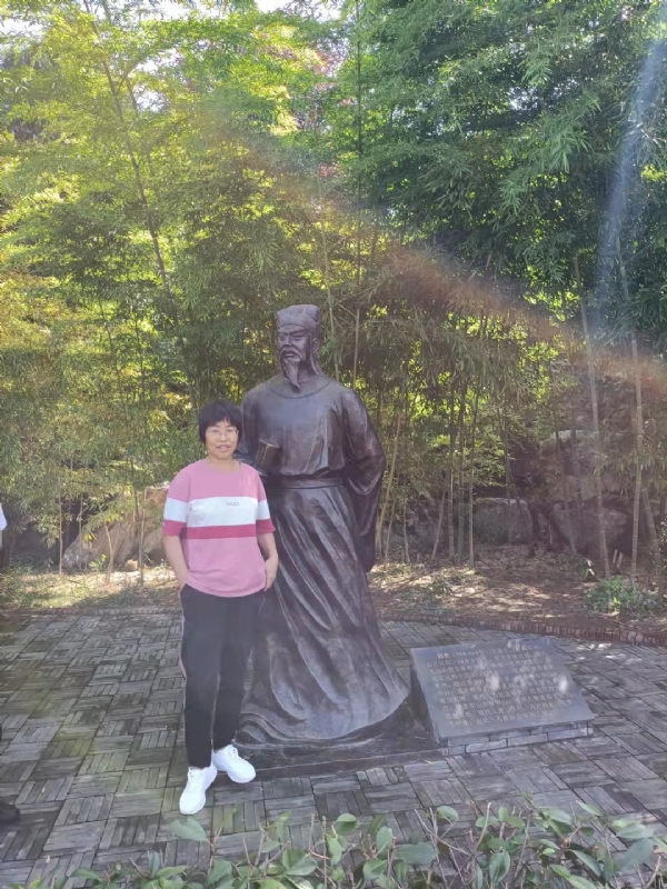 秋天的菊花的第一张照片--驻马店相亲服务中心