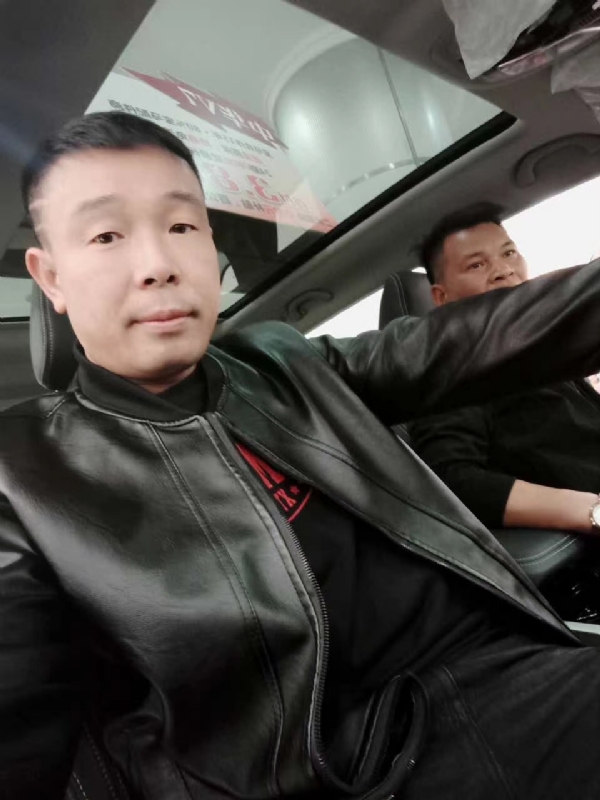 醉红尘的第一张照片--驻马店相亲服务中心