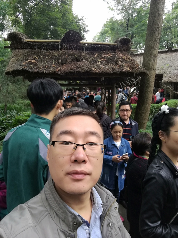 撑起一片天的第一张照片--驻马店相亲服务中心