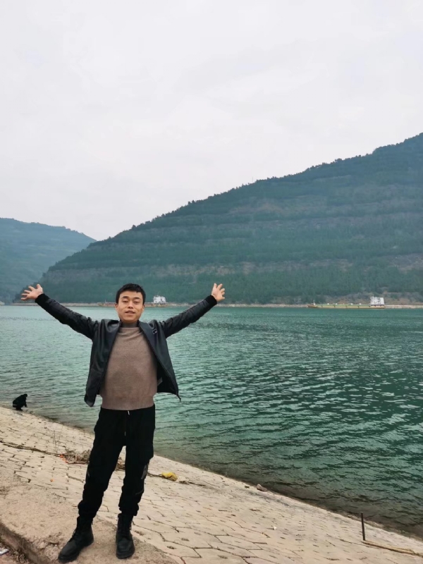 寂寞的风的第一张照片--驻马店相亲服务中心