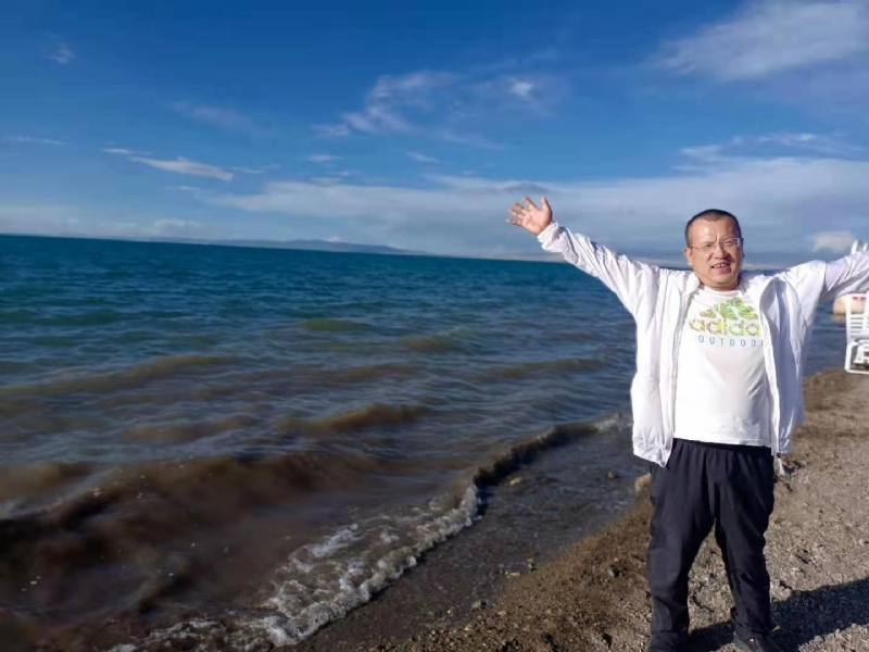 蜜蜂的第一张照片--驻马店相亲服务中心