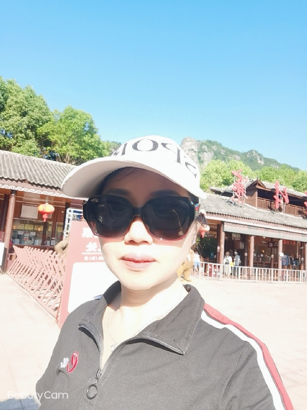 山百合的第一张照片--驻马店相亲服务中心