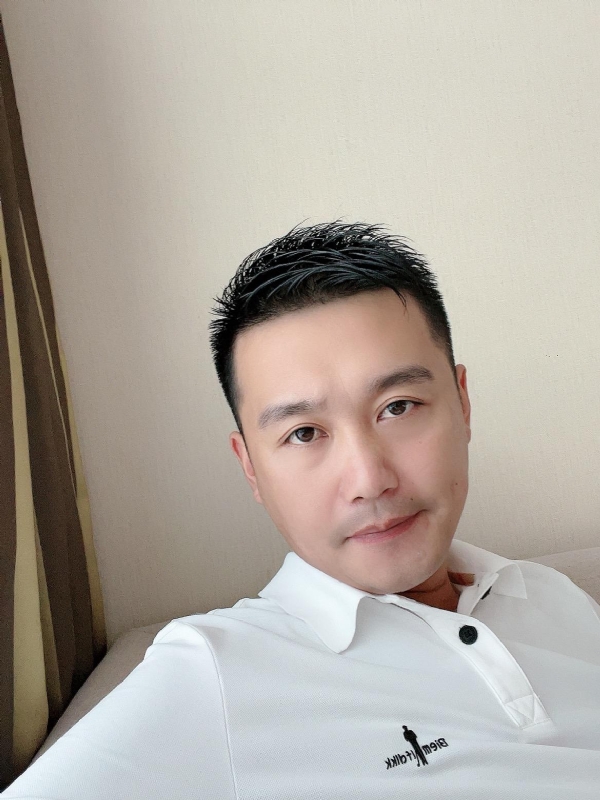 笑望人非的第一张照片--驻马店相亲服务中心