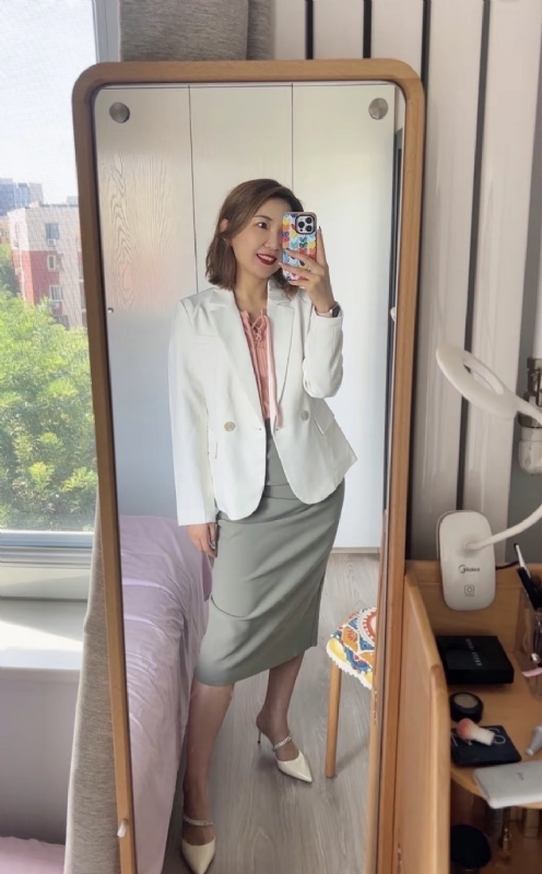 丽波的第三张照片--驻马店相亲服务中心