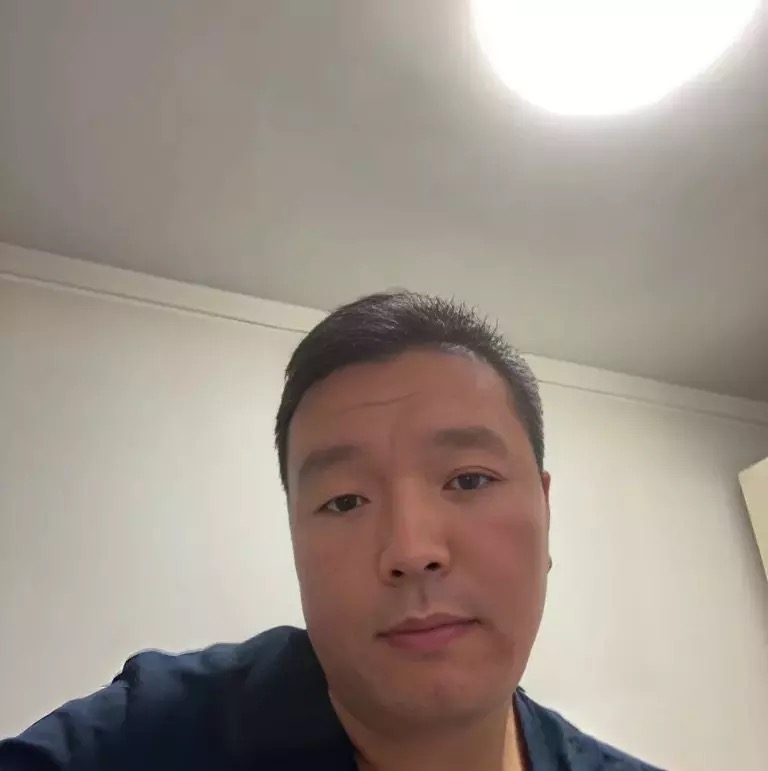 穿唐装的松鼠的第一张照片--驻马店相亲服务中心