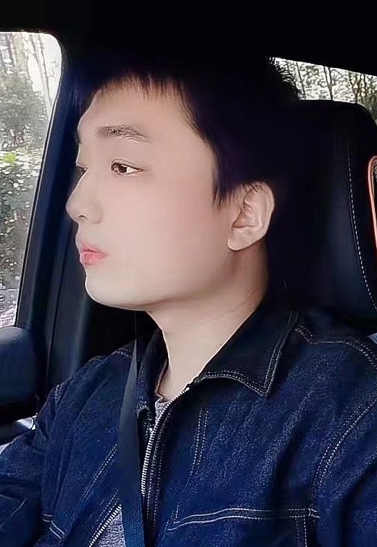 凉锦年的第一张照片--驻马店相亲服务中心