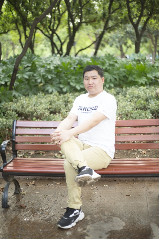 抱着鱼睡觉的猫的第一张照片--驻马店相亲服务中心