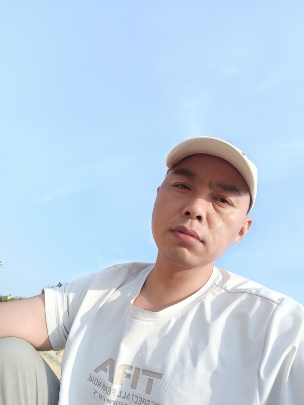 哥哥的第一张照片--驻马店相亲服务中心