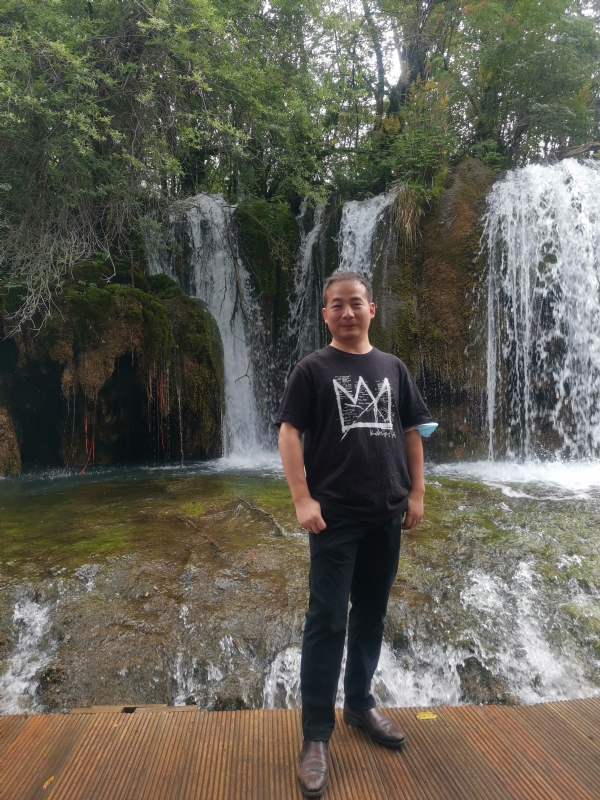 任君君的第一张照片--驻马店相亲服务中心