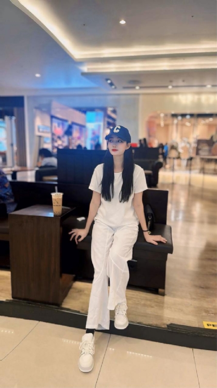 卖火柴的小女孩的第一张照片--驻马店相亲服务中心