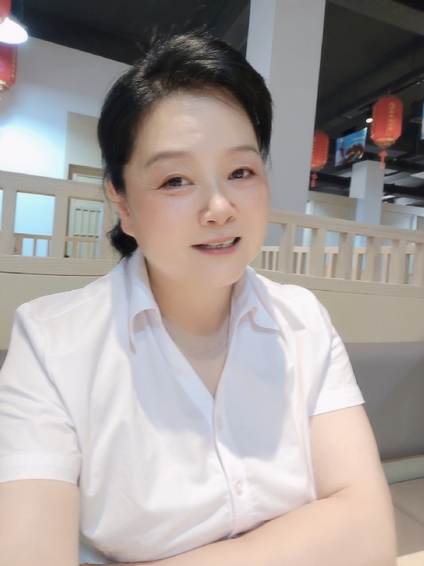 丁姐爱生活的第一张照片--驻马店相亲服务中心