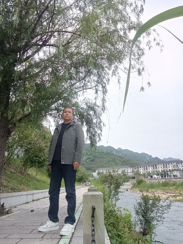 飞雪飘零的第一张照片--驻马店相亲服务中心