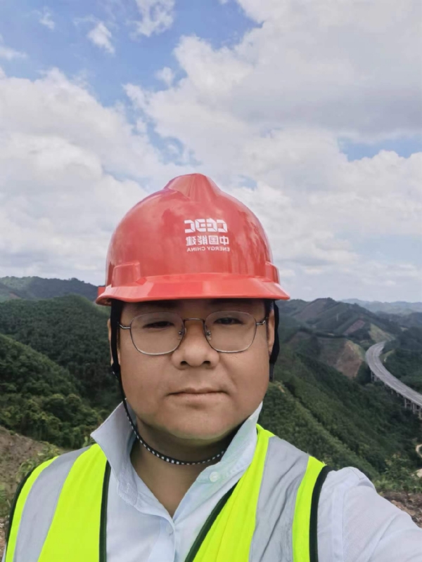 冰城小土匪的第一张照片--驻马店相亲服务中心