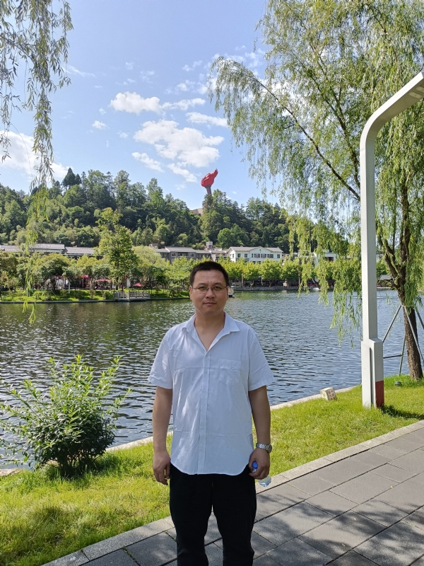 风雨相伴的第一张照片--驻马店相亲服务中心