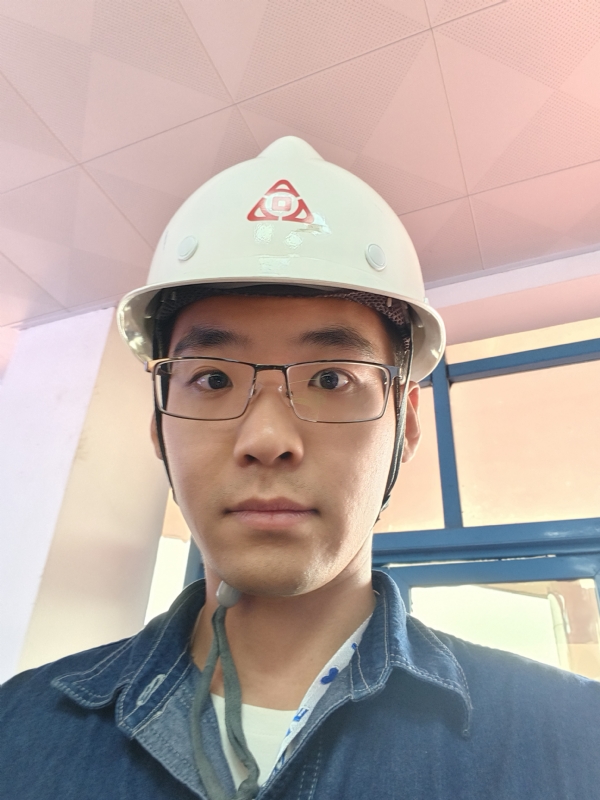 何鹏宇的第二张照片--驻马店相亲服务中心