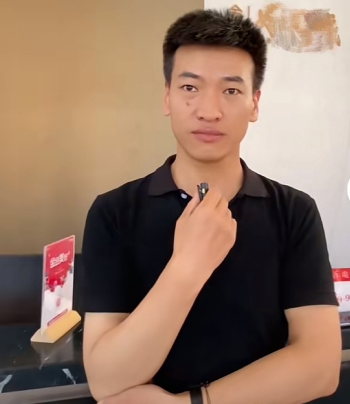 一杯梁白开的第一张照片--驻马店相亲服务中心