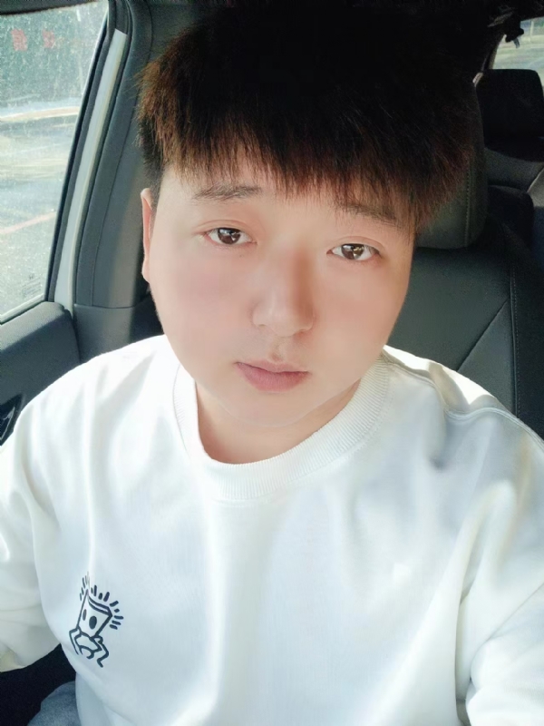 可乐加冰的第一张照片--驻马店相亲服务中心