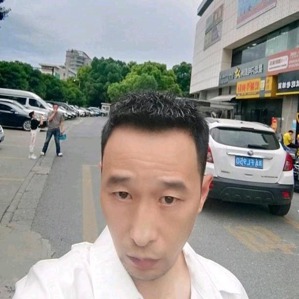 小林的第三张照片--驻马店相亲服务中心