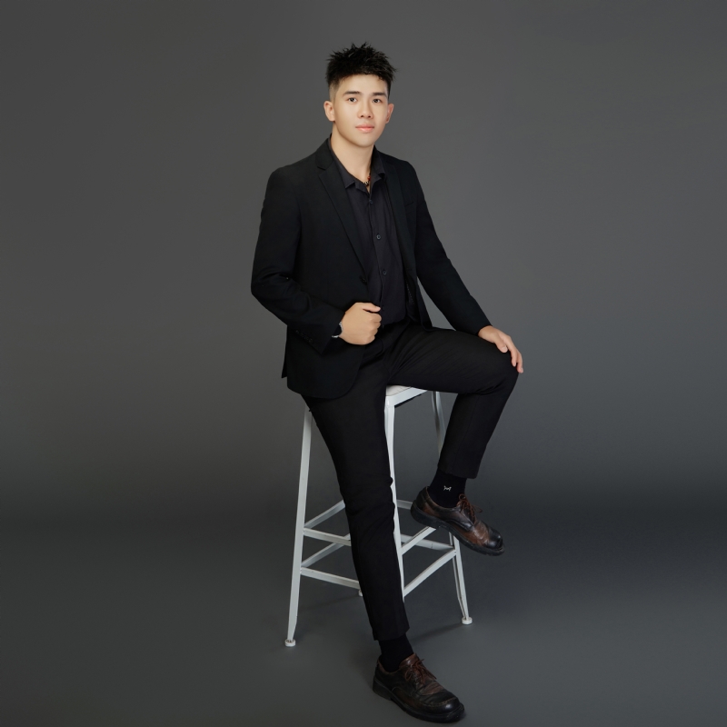 阿龙设计师的第五张照片--驻马店相亲服务中心