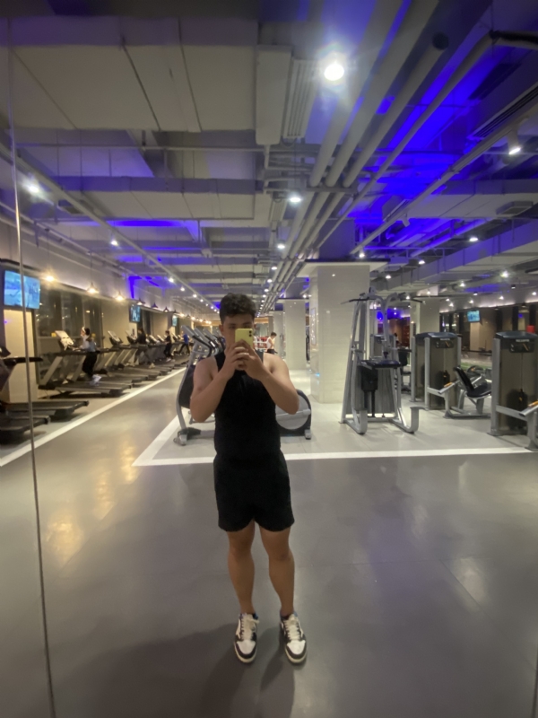 阿龙设计师的第六张照片--驻马店相亲服务中心