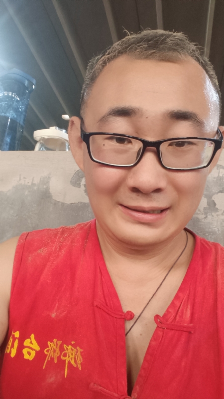 黑黑一笑的第二张照片--驻马店相亲服务中心