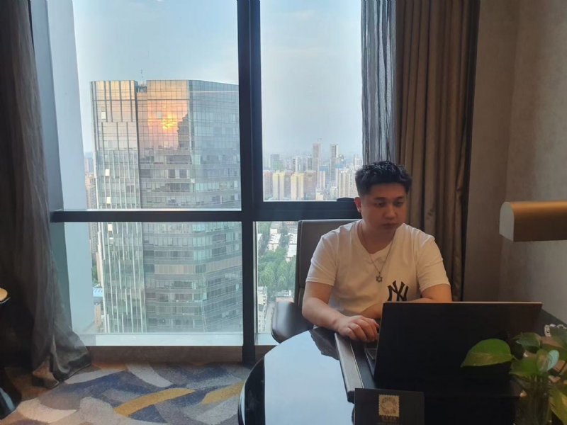 ying的第一张照片--驻马店相亲服务中心