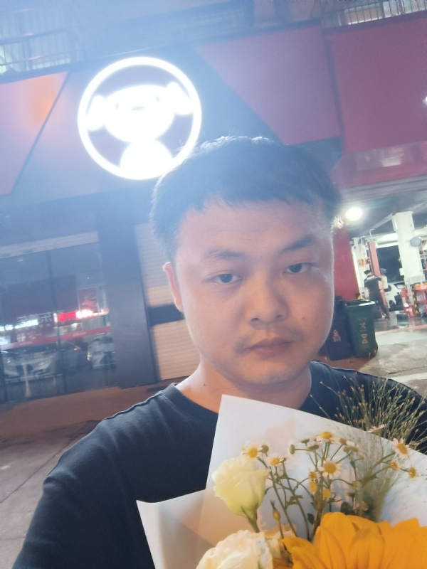 小陈的第一张照片--驻马店相亲服务中心