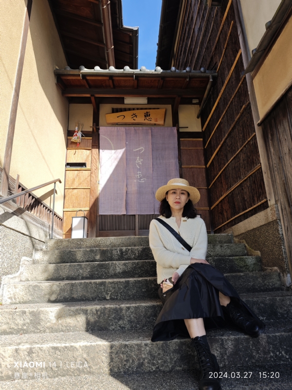 踱着方步的猫小姐的第一张照片--驻马店相亲服务中心