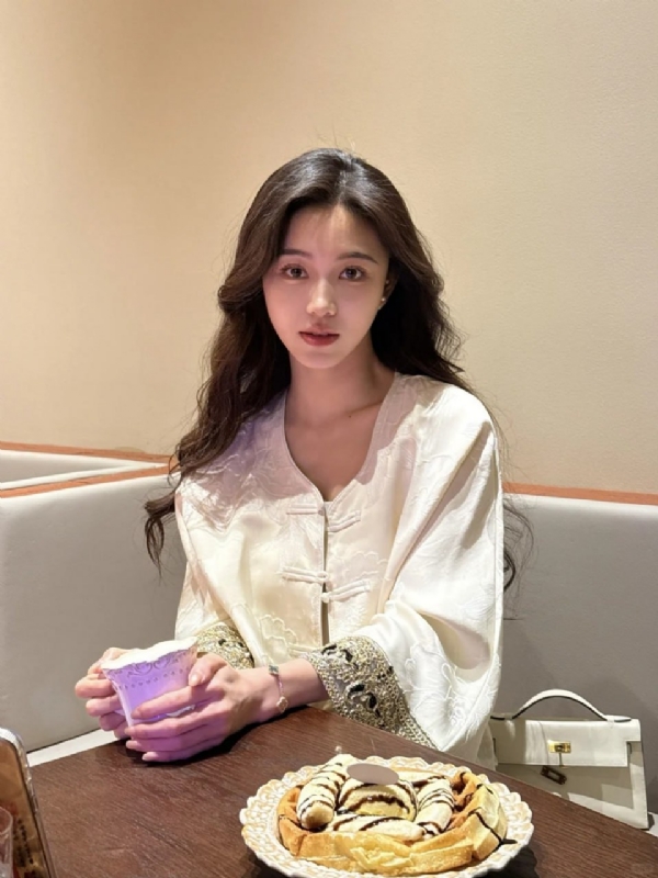 Anna的第二张照片--驻马店相亲服务中心