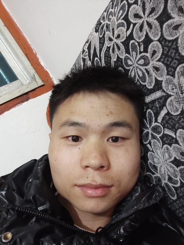 麒麟区幼儿园扛把子的第三张照片--驻马店相亲服务中心