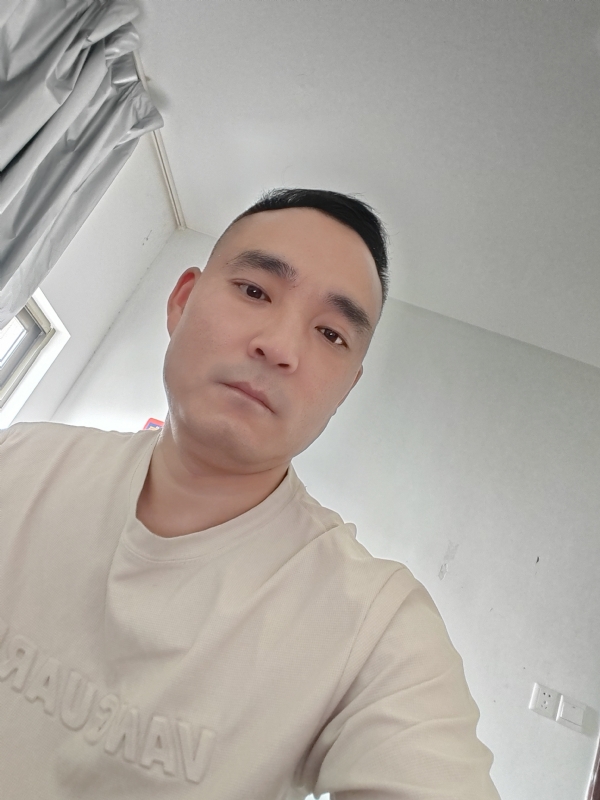 小锋的第一张照片--驻马店相亲服务中心