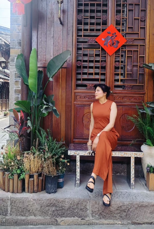 宛霞的第一张照片--驻马店相亲服务中心