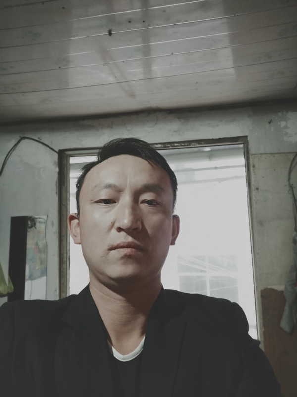 放弃爱你的第一张照片--驻马店相亲服务中心