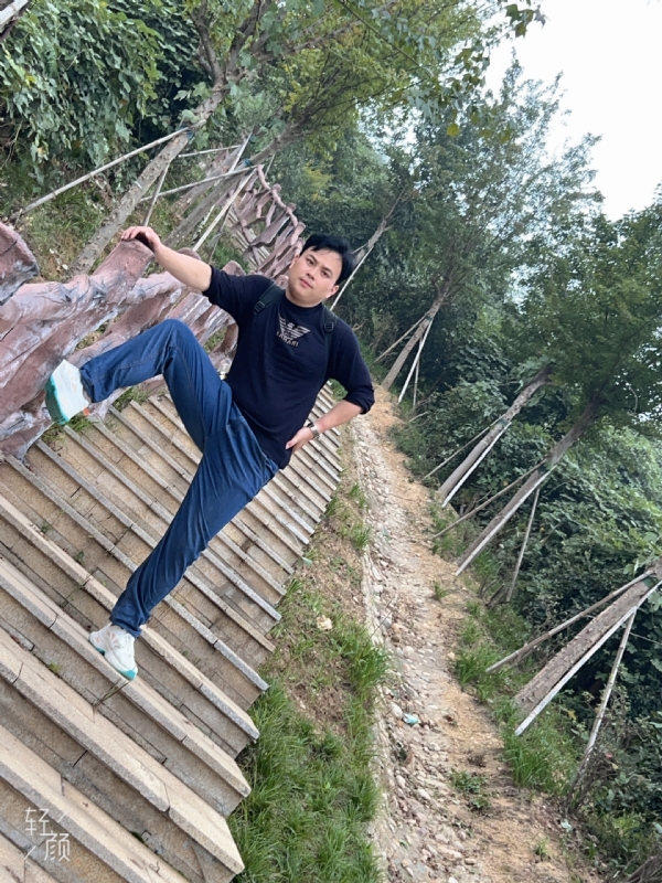 择一人白头偕老的第二张照片--驻马店相亲服务中心