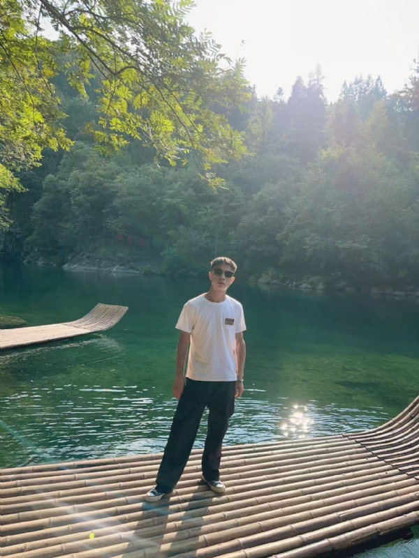 林言的第二张照片--驻马店相亲服务中心