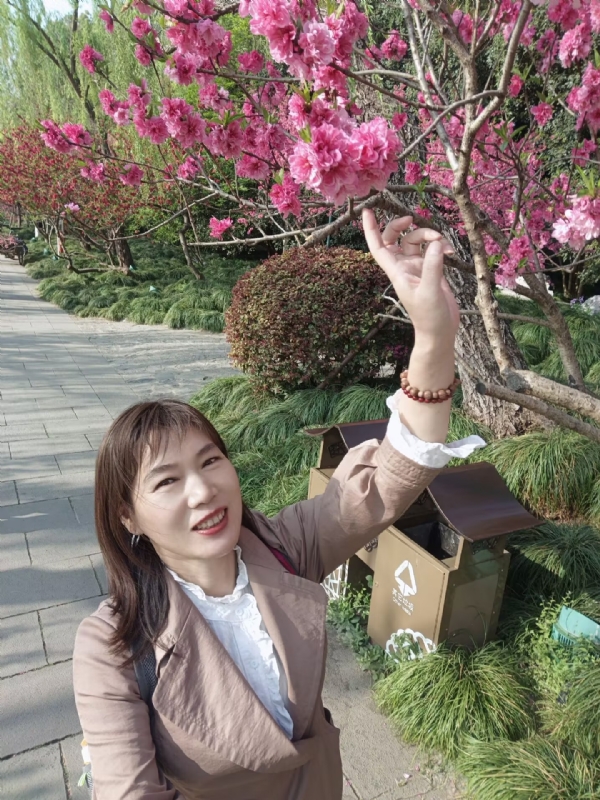 丽娜的第四张照片--驻马店相亲服务中心