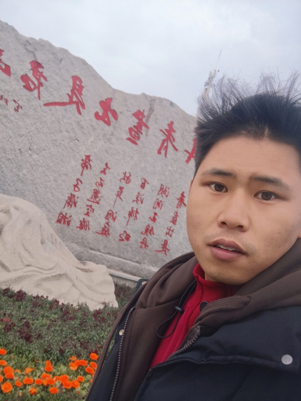 迎春的第一张照片--驻马店相亲服务中心