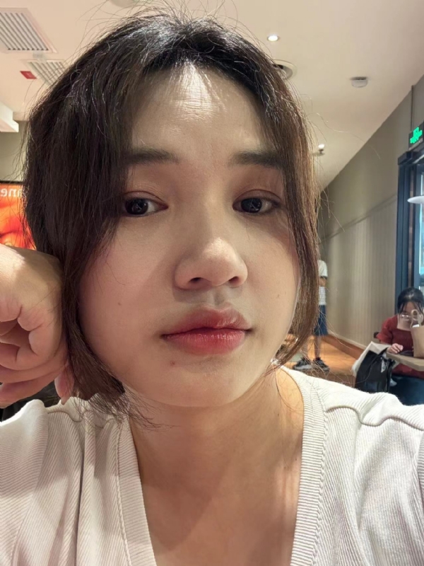 粉墨的第一张照片--驻马店相亲服务中心